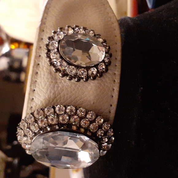 WHITE LEATHER CUFF WITH THREE STATIONS STONES BENDABLE CUFF - Picture 3 of 8